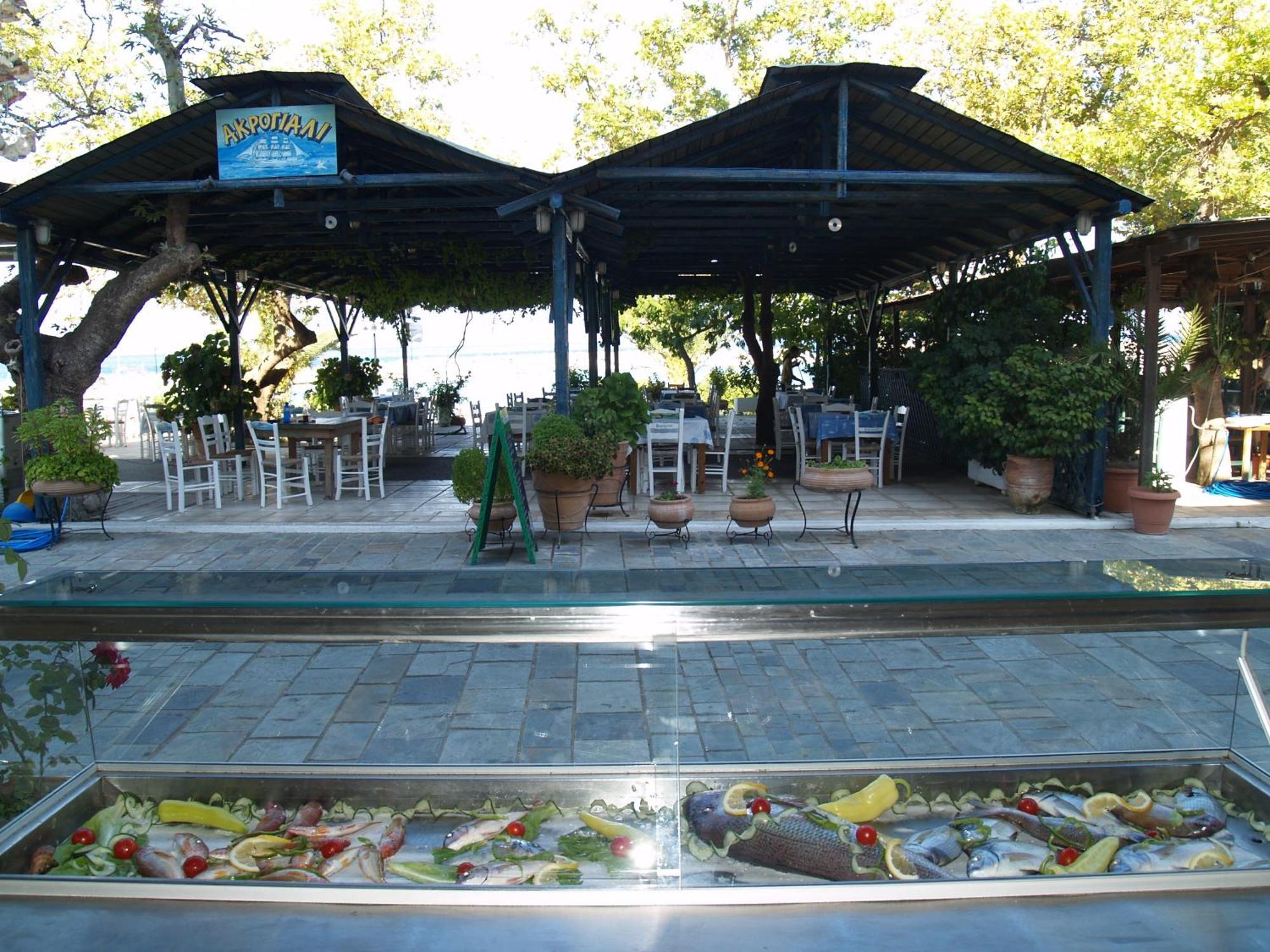 Akroyali Hotel & Villas Mési Exterior foto